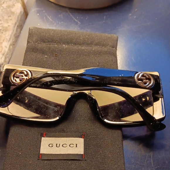 Gucci Black and Gold Designer Sunglasses - Picture 3 of 7